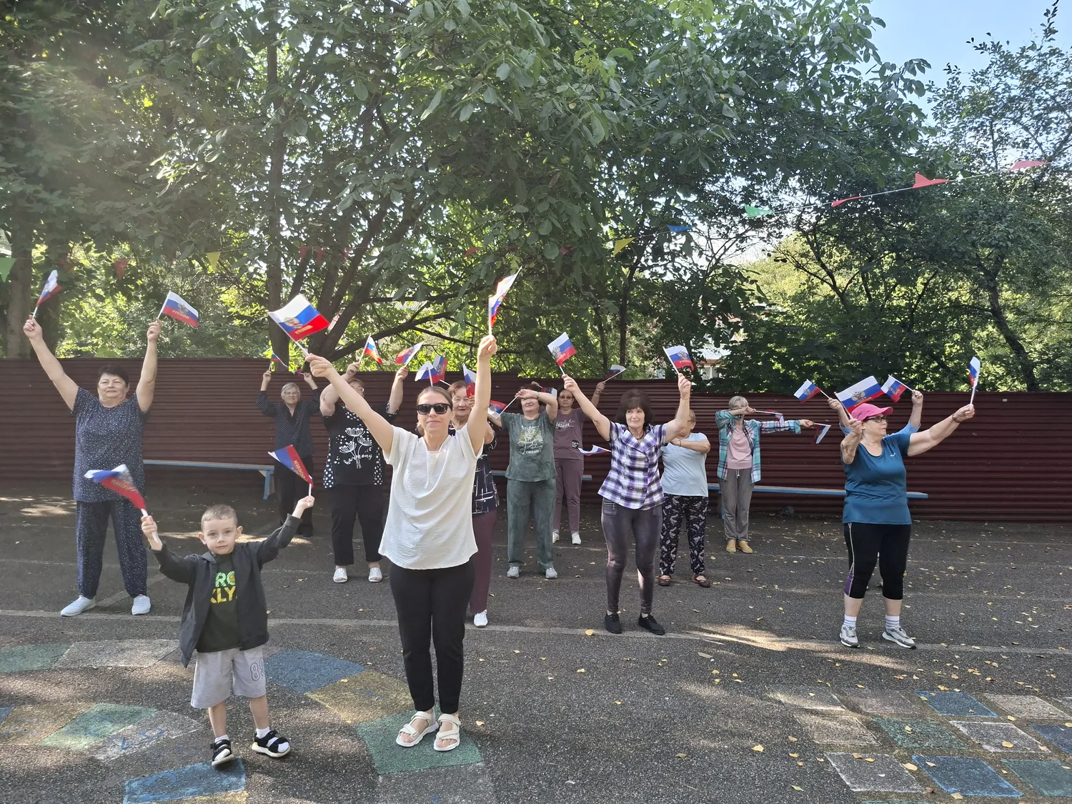 И реют флаги над страной